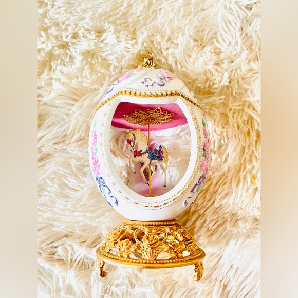 House of Faberge Musical Carousel Egg - Picture 4 of 4